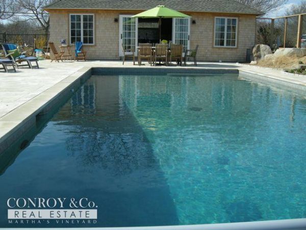 Cape Cod Home 994323