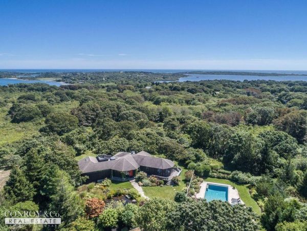 Cape Cod Home 994323