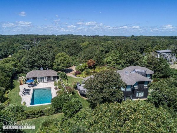 Cape Cod Home 994323