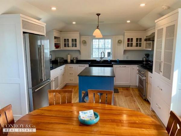 Cape Cod Home 994324