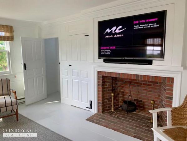 Cape Cod Home 994324
