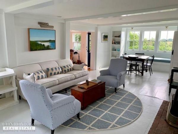 Cape Cod Home 994324
