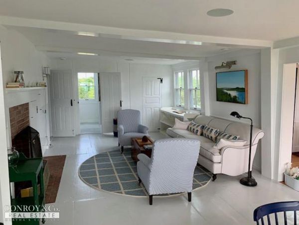 Cape Cod Home 994324