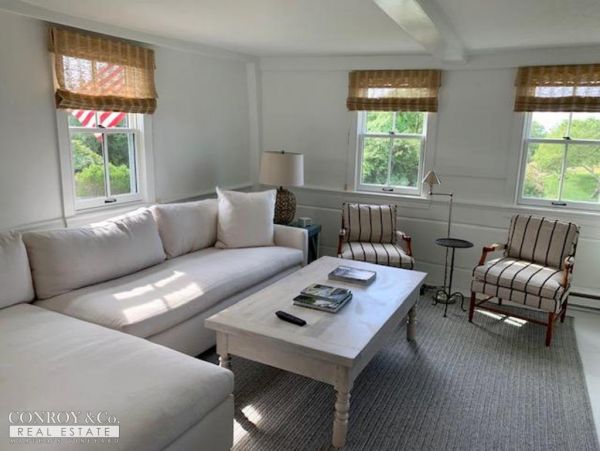 Cape Cod Home 994324