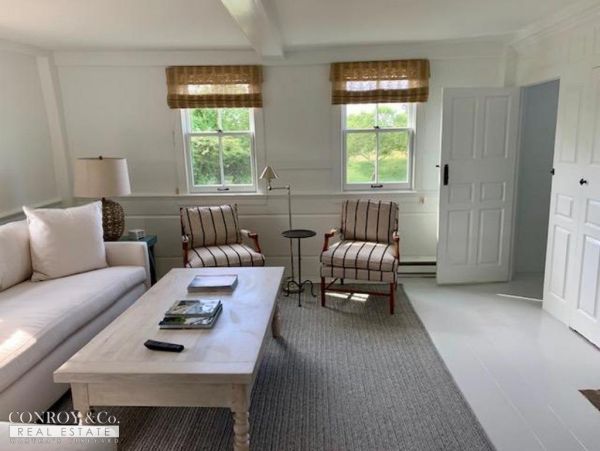 Cape Cod Home 994324