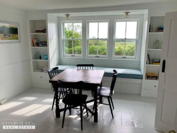 Cape Cod Home 994324