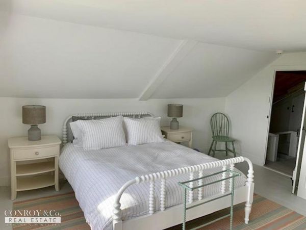 Cape Cod Home 994324