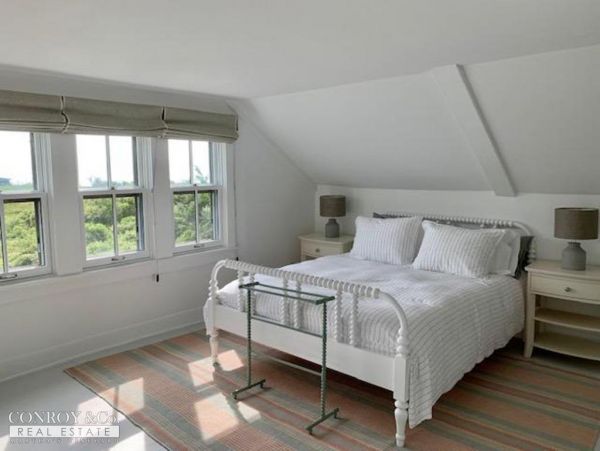 Cape Cod Home 994324