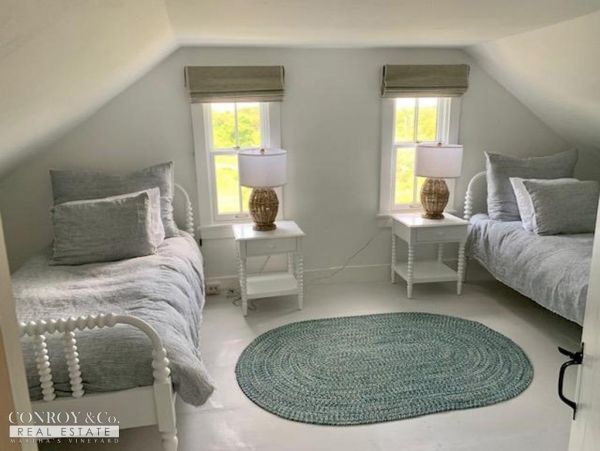 Cape Cod Home 994324