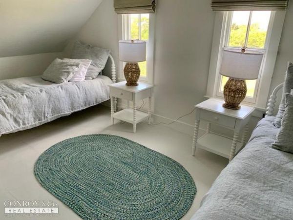 Cape Cod Home 994324