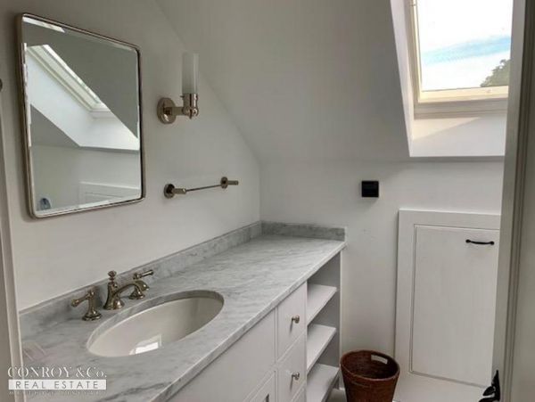 Cape Cod Home 994324