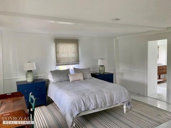 Cape Cod Home 994324