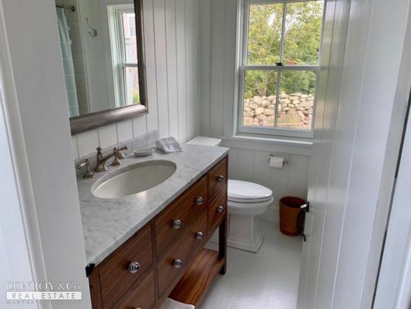 Cape Cod Home 994324