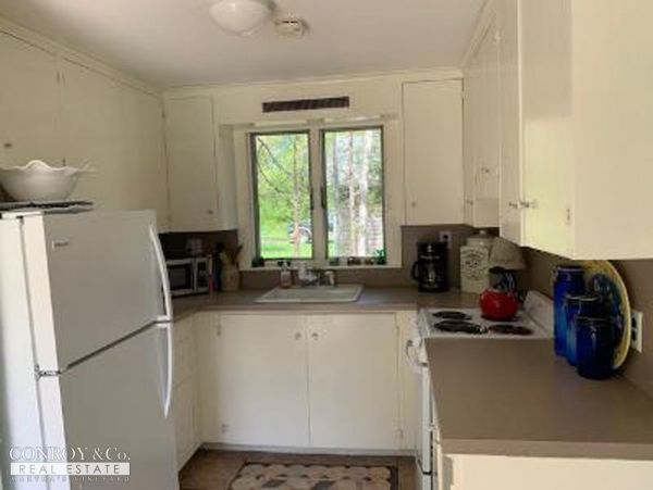 Cape Cod Home 994325