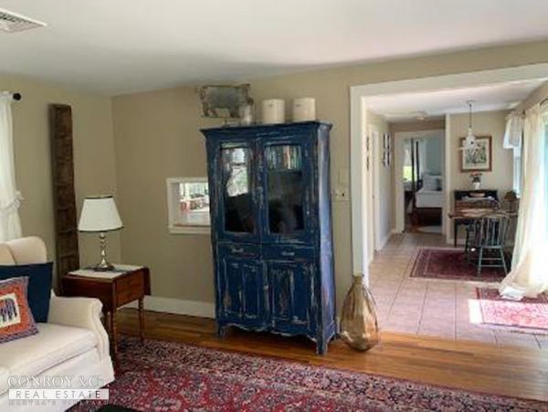 Cape Cod Home 994325