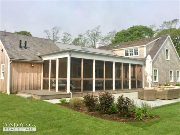 Cape Cod Home 994326