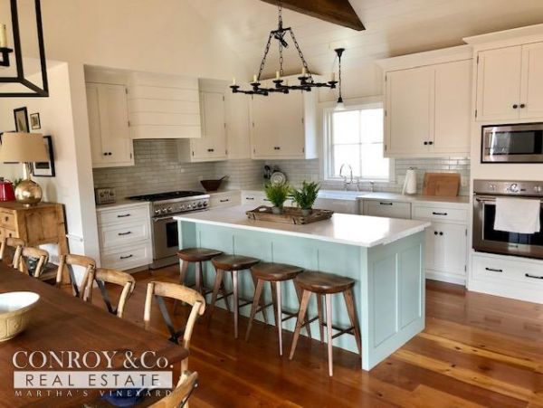 Cape Cod Home 994326