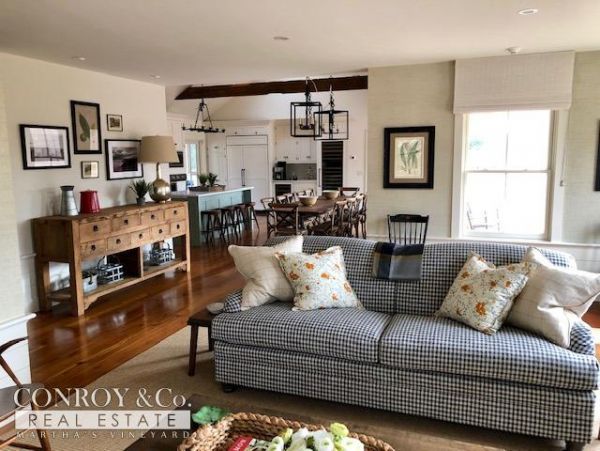 Cape Cod Home 994326