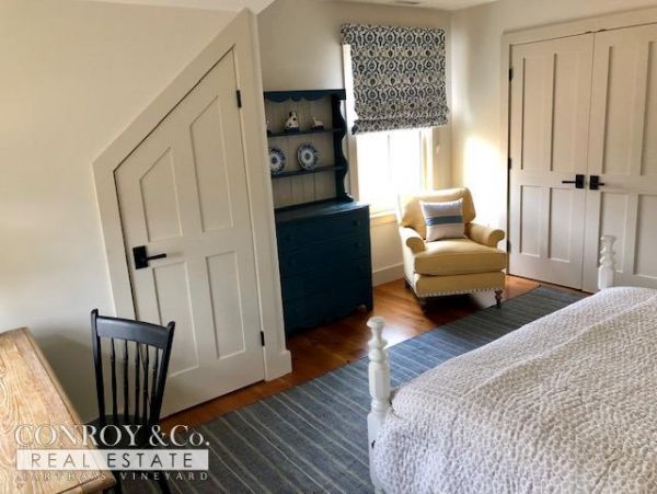 Cape Cod Home 994326