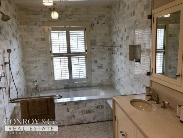 Cape Cod Home 994326