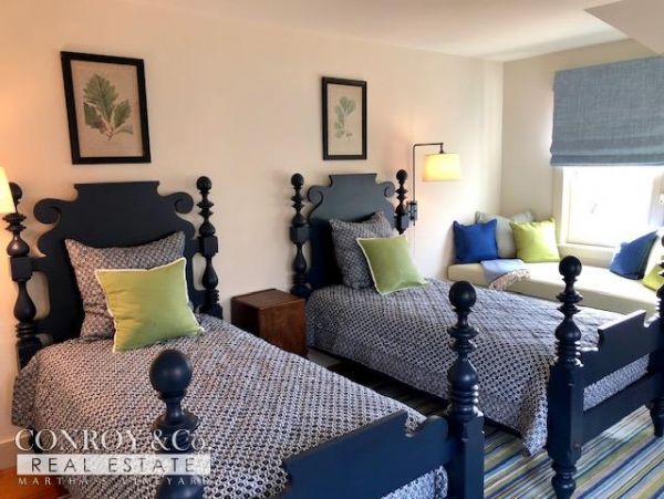 Cape Cod Home 994326