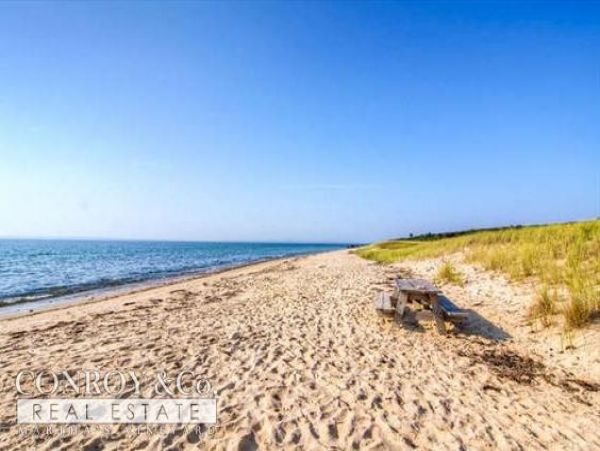 Cape Cod Home 994328