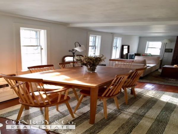 Cape Cod Home 994328