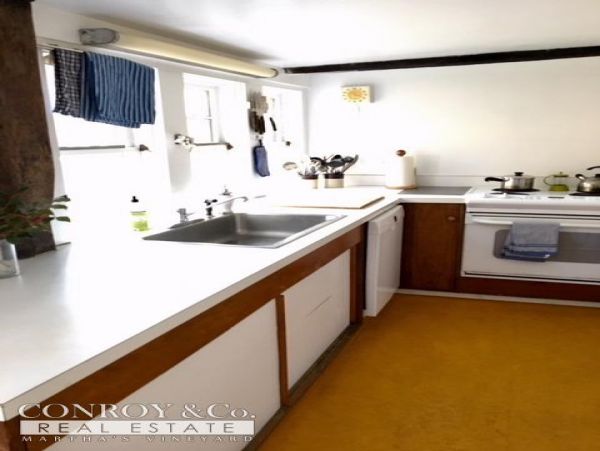 Cape Cod Home 994328