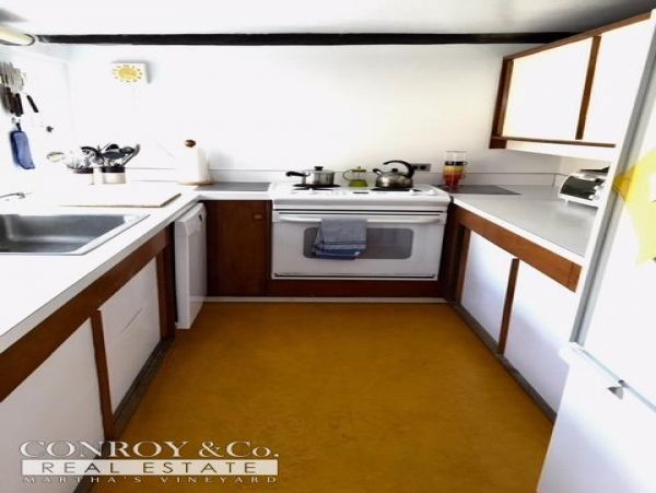 Cape Cod Home 994328