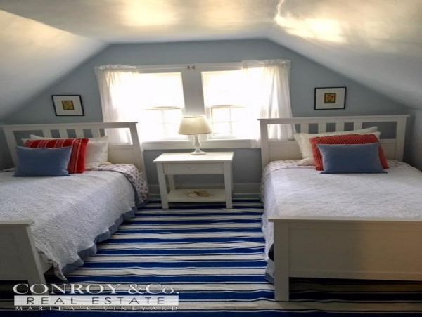 Cape Cod Home 994328