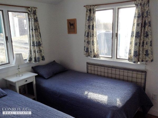 Cape Cod Home 994329