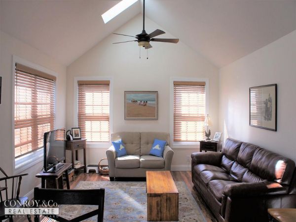 Cape Cod Home 994330