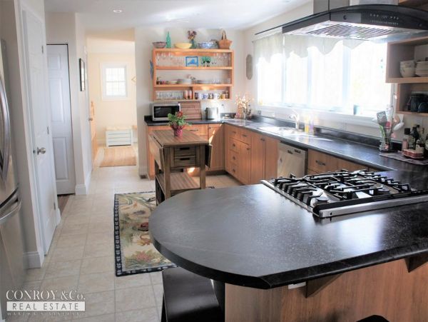 Cape Cod Home 994330