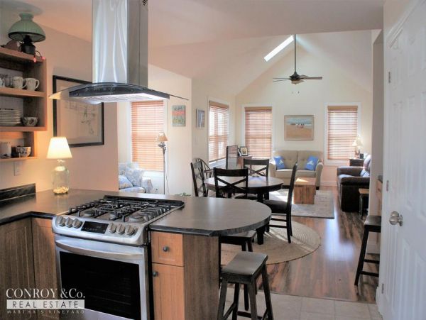 Cape Cod Home 994330