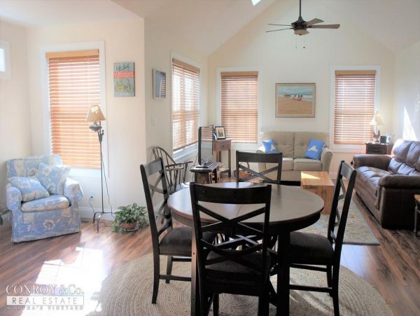 Cape Cod Home 994330