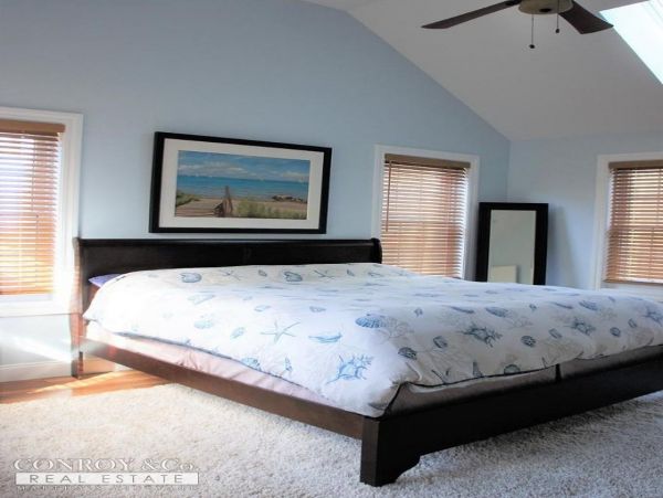Cape Cod Home 994330