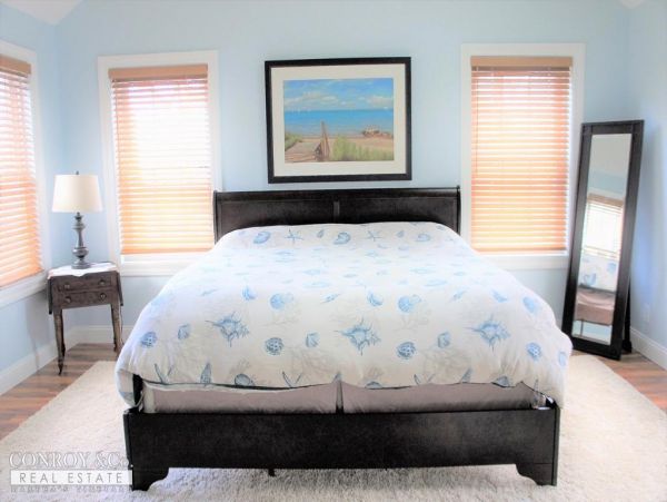 Cape Cod Home 994330