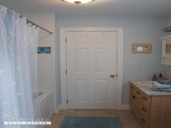 Cape Cod Home 994330