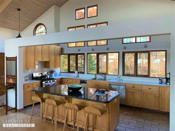 Cape Cod Home 994332