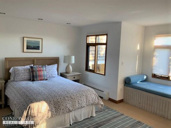 Cape Cod Home 994332