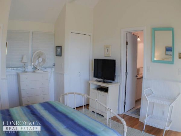 Cape Cod Home 994333