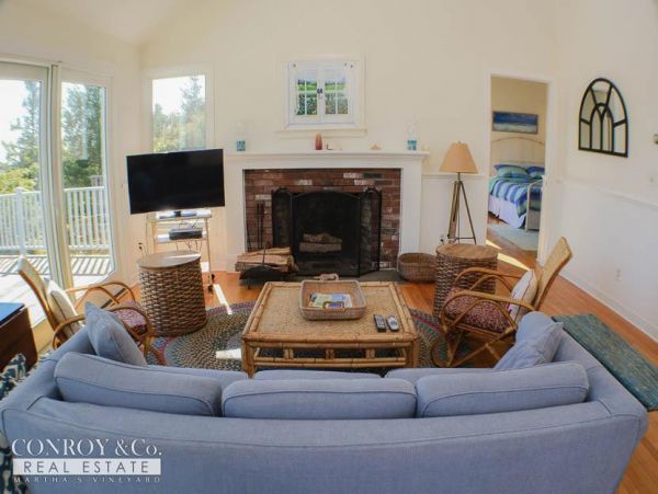 Cape Cod Home 994333