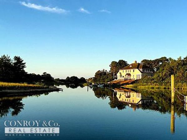 Cape Cod Home 994335