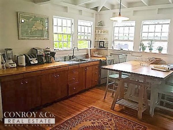 Cape Cod Home 994335