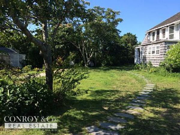 Cape Cod Home 994335