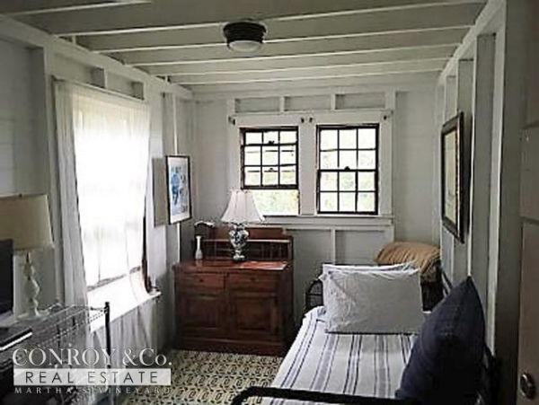Cape Cod Home 994335