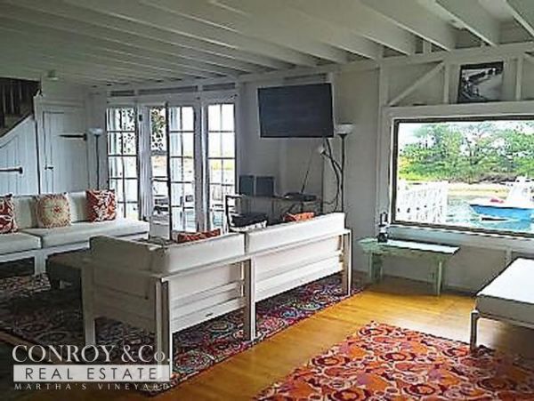 Cape Cod Home 994335