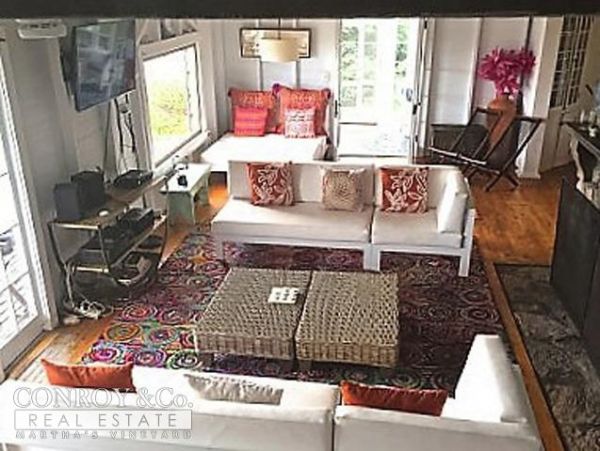 Cape Cod Home 994335