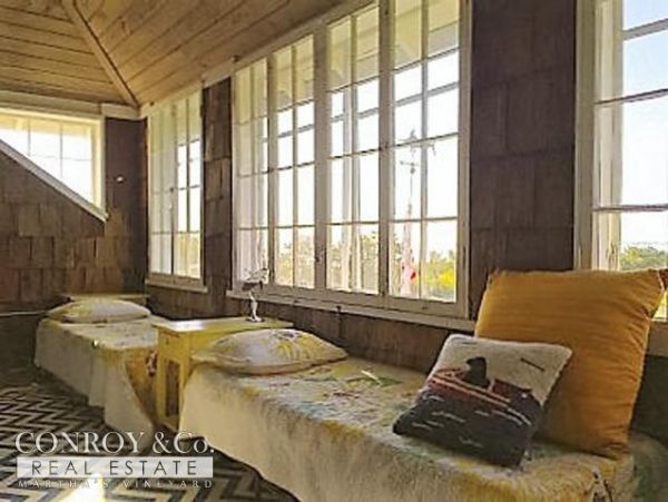 Cape Cod Home 994335