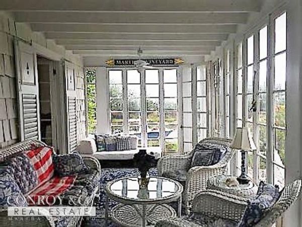 Cape Cod Home 994335